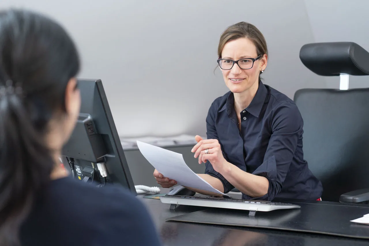 Dr. Tschaidse consulting a patient